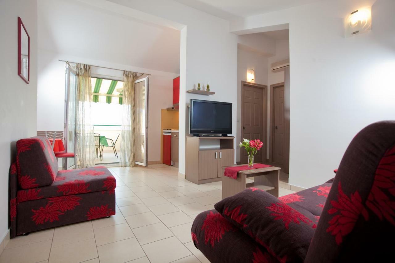Apartments Smiljka II Tucepi Luaran gambar
