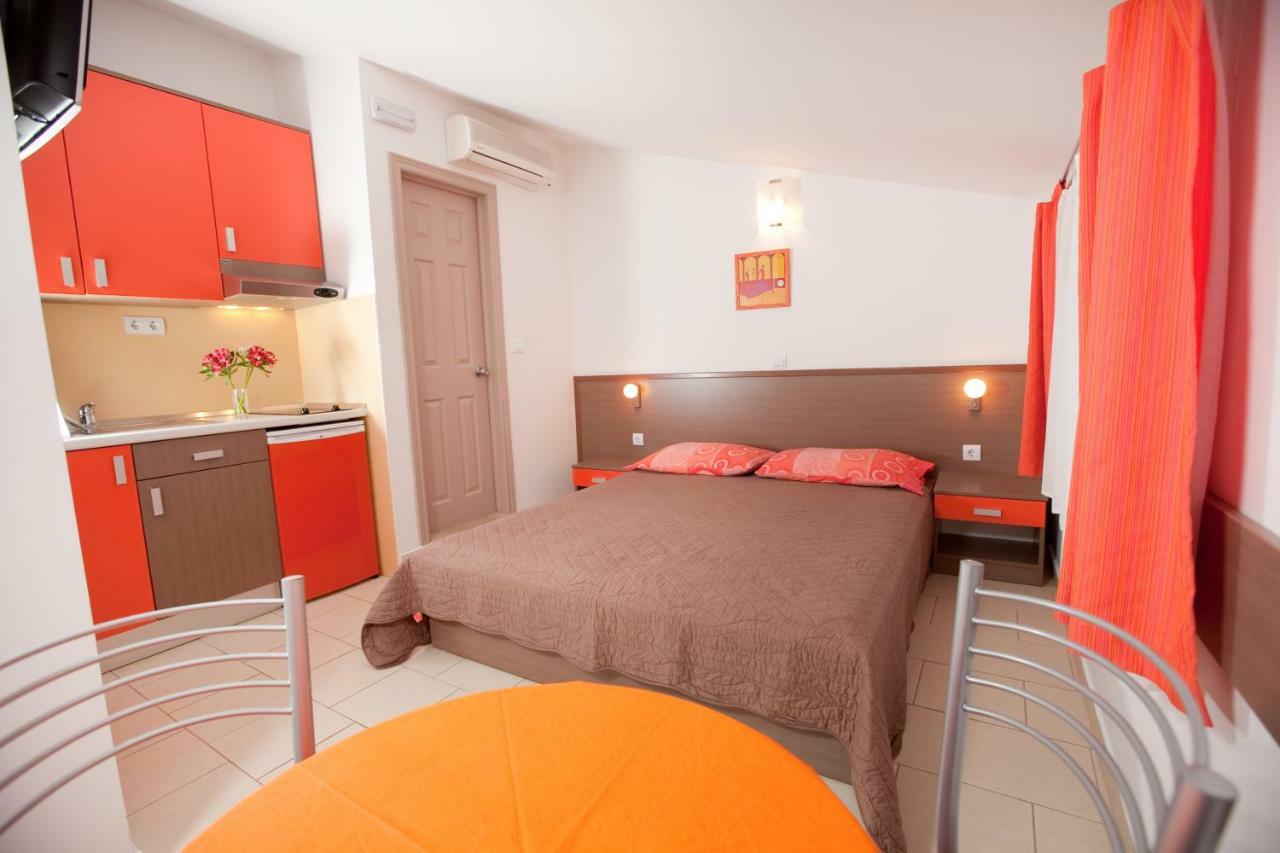 Apartments Smiljka II Tucepi Luaran gambar
