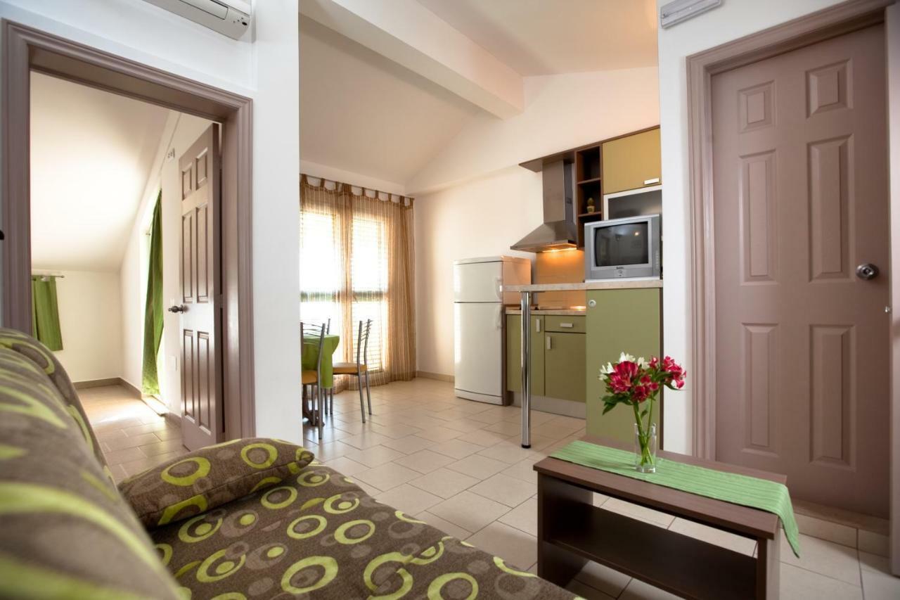 Apartments Smiljka II Tucepi Luaran gambar