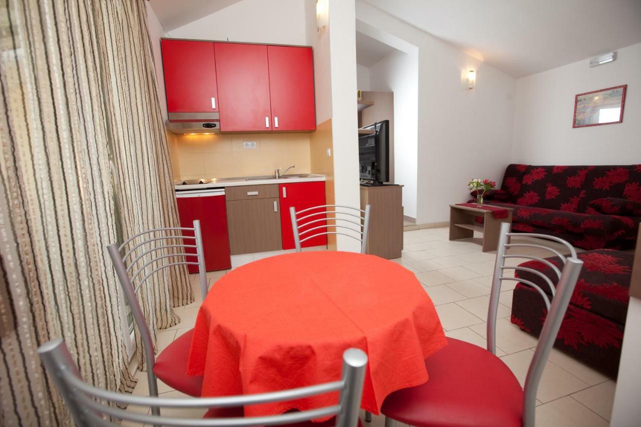 Apartments Smiljka II Tucepi Luaran gambar